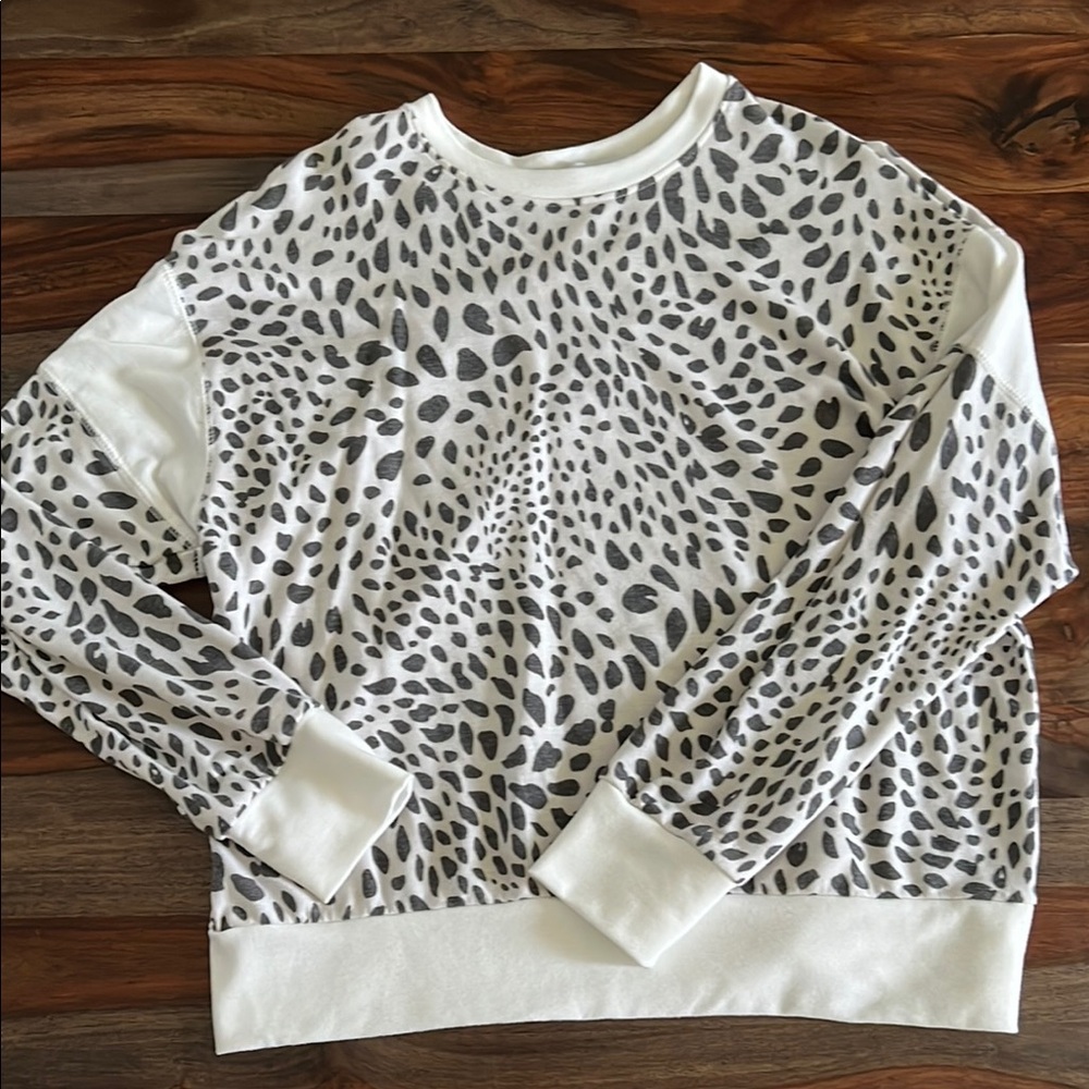 Leopard Print Women's Sweater - White and Gray